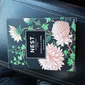 Nest fragrances dahlia and vines